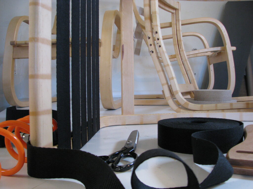 Artek satulavyötuolien vyöttäminen